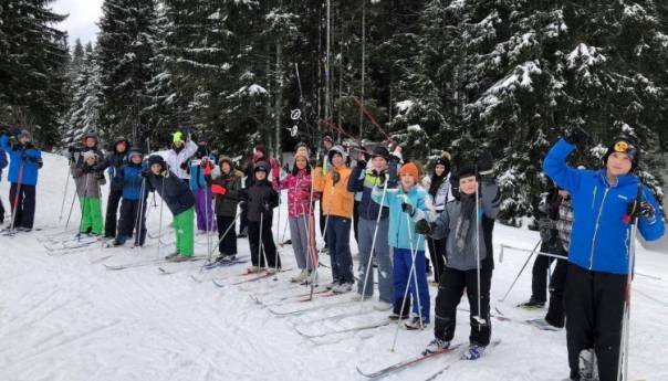 Osnovci iz Novog Sarajeva na obuci u skijanju