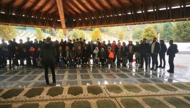 Osnovci iz općine Novo Sarajevo prisustvovali historijskom satu u Srebrenici