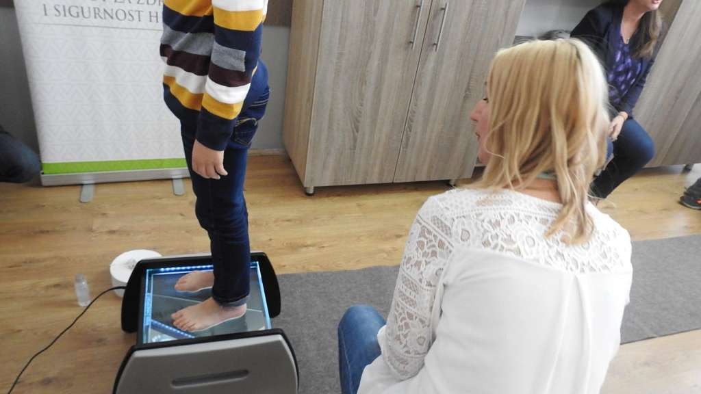 Osnovci najviše problema imaju sa težinom, stopalima i kičmom