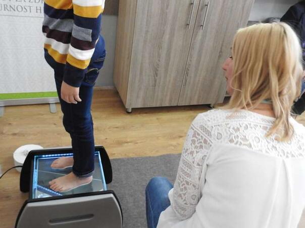 Osnovci najviše problema imaju sa težinom, stopalima i kičmom