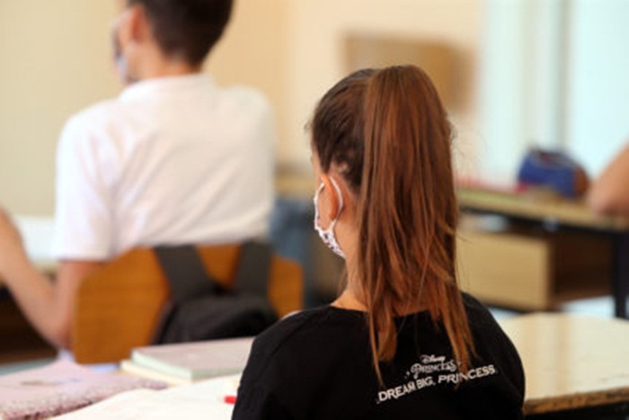 Osnovci starijih razreda u RS se vraćaju u klupe