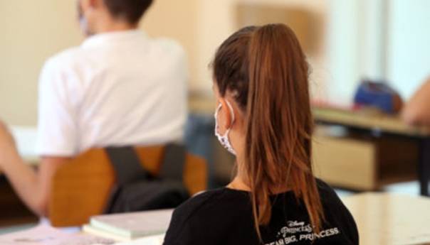 Osnovci starijih razreda u RS se vraćaju u klupe