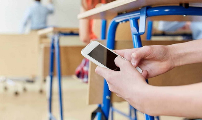 Osnovna škola u Novom Pazaru zabranila upotrebu mobilnih telefona