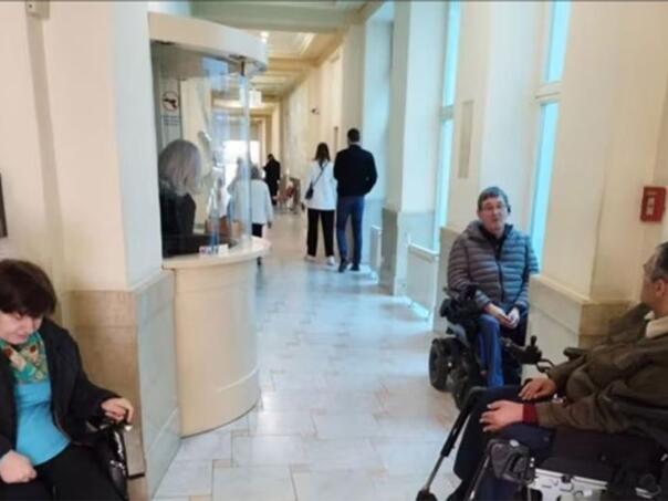Osobe sa invaliditetom blokirale ulaz u Gradsku upravu Banjaluka