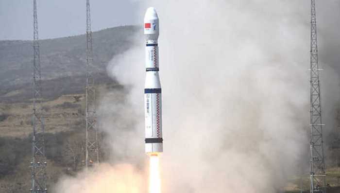 Ostaci kineske rakete će večeras ili rano ujutru pasti na Zemlju