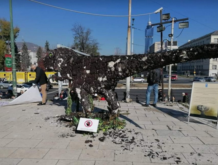 Oštećen dinosaurus od ćumura u Sarajevu
