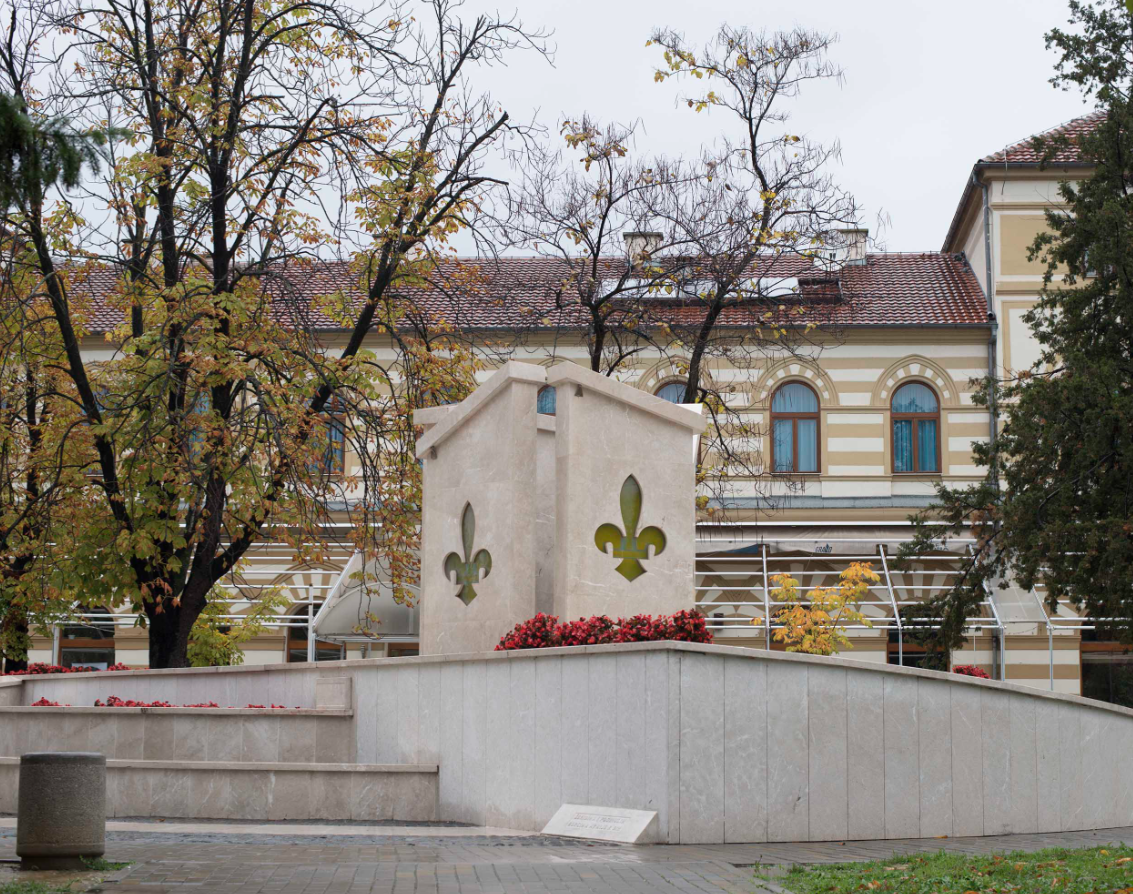 Oštećen spomenik Armiji RBiH u Brčkom; Policija: Posljedica dječije igre