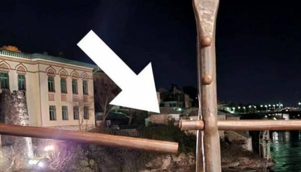 Oštećen Stari Most: Nepoznati počinitelji prerezali zaštitnu ogradu