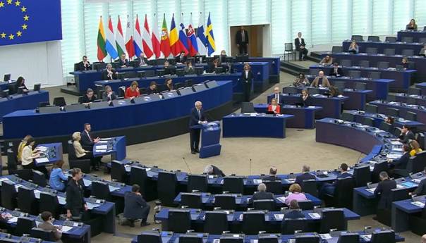 Oštra rasprava u EP-u o BiH, Varhelyi 'na vrućoj stolici' zbog Dodika