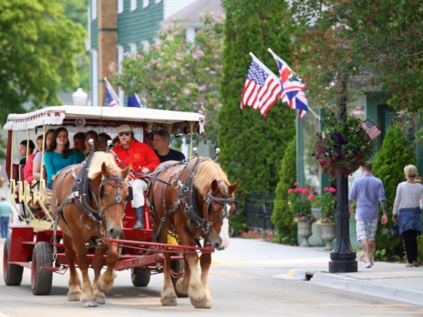 Ostrvo bez vozila, dom za 600 ljudi, 600 konja i način života iz prošlih vremena