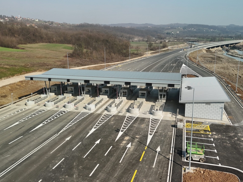 Ostrvo koje zovu autoput: Otvorena dionica kod Tešnja