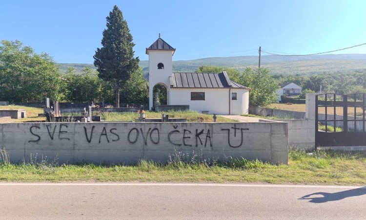 Osuda vandalizma na ogradi pravoslavnog groblja i crkve u Širokom Brijegu