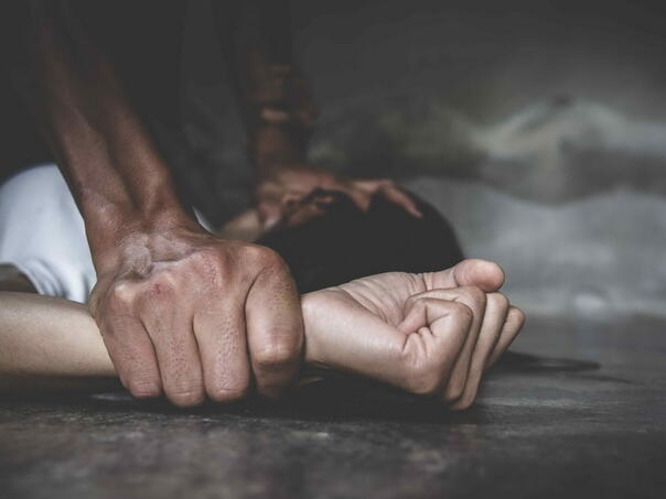 Osuđen na 13,5 godina zatvora: Ženu je 10 godina tukao, silovao, vrijeđao...