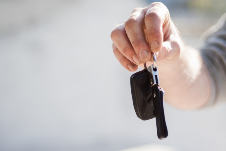 Osumnjičen da je prodao iznajmljeni auto pa prijavio krađu