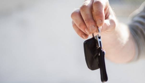 Osumnjičen da je prodao iznajmljeni auto pa prijavio krađu