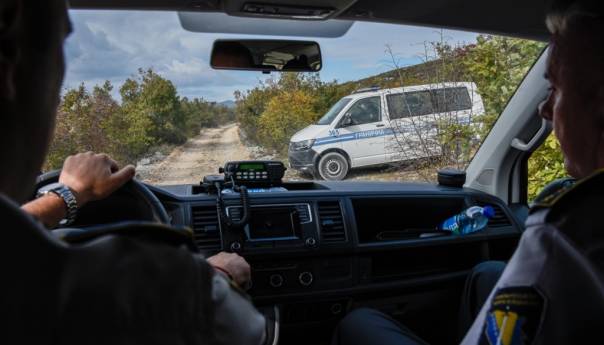 Osumnjičeni skrivali i krijumčarili ilegalne migrante