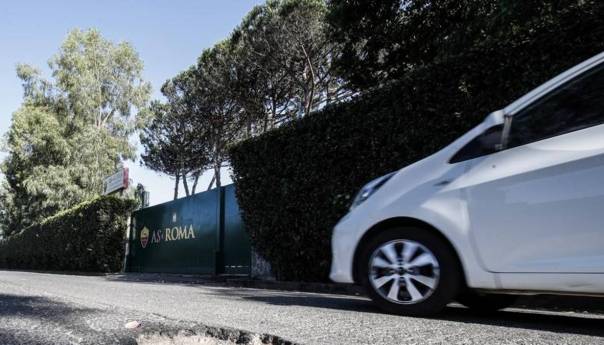 Otac Gianluce Scamacce ušao u trening kompleks Rome i uništio pet automobila