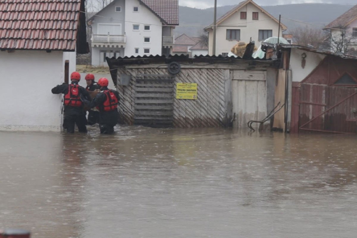 Otac i sin skočili u rijeku da spase komšiju, dvojicu odnijela voda