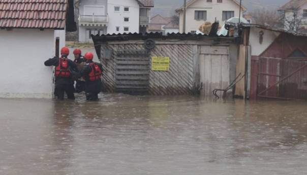 Otac i sin skočili u rijeku da spase komšiju, dvojicu odnijela voda