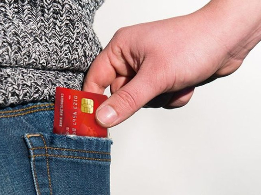 Otac prijavio sina zbog krađe bankovne kartice