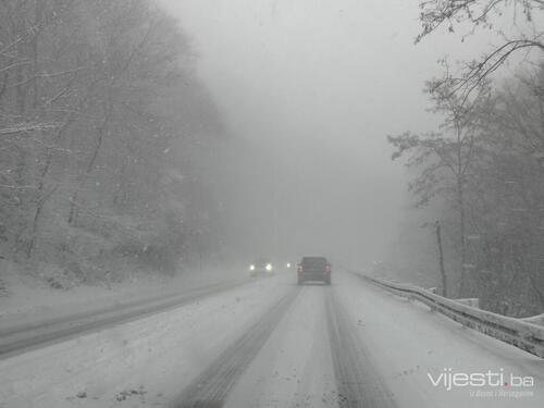 Otežan saobraćaj na svim putevima u Bosni zbog snježnih padavina