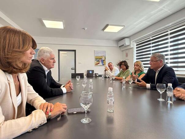 Otimačina u Grudama: POSKOK istražuje, a Čović podržava načelnika i projekt