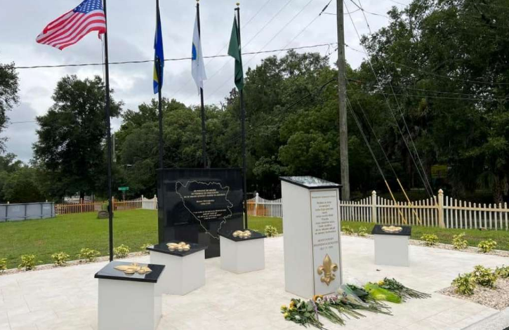 Otkriven prvi spomenik žrtvama genocida u Srebrenici i BiH na Floridi