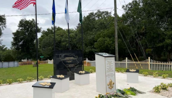 Otkriven prvi spomenik žrtvama genocida u Srebrenici i BiH na Floridi