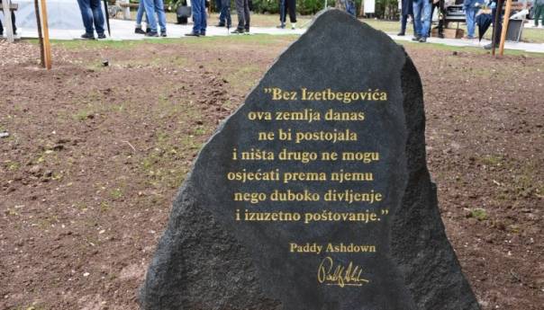 Otkriven spomenik maloljetnim borcima u novouređenom 'Parku svjetlosti'