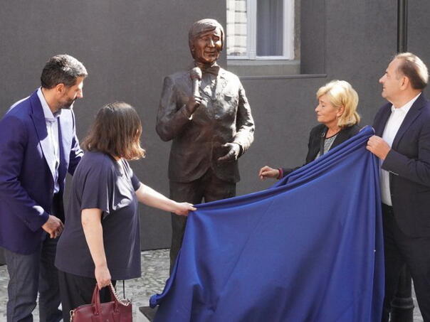 Otkriven spomenik Tomi Zdravkoviću na Skadarliji