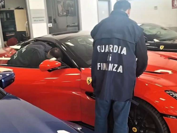 Otkrivena prevara u Italiji, zaplijenjeni milioni i luksuzna vozila