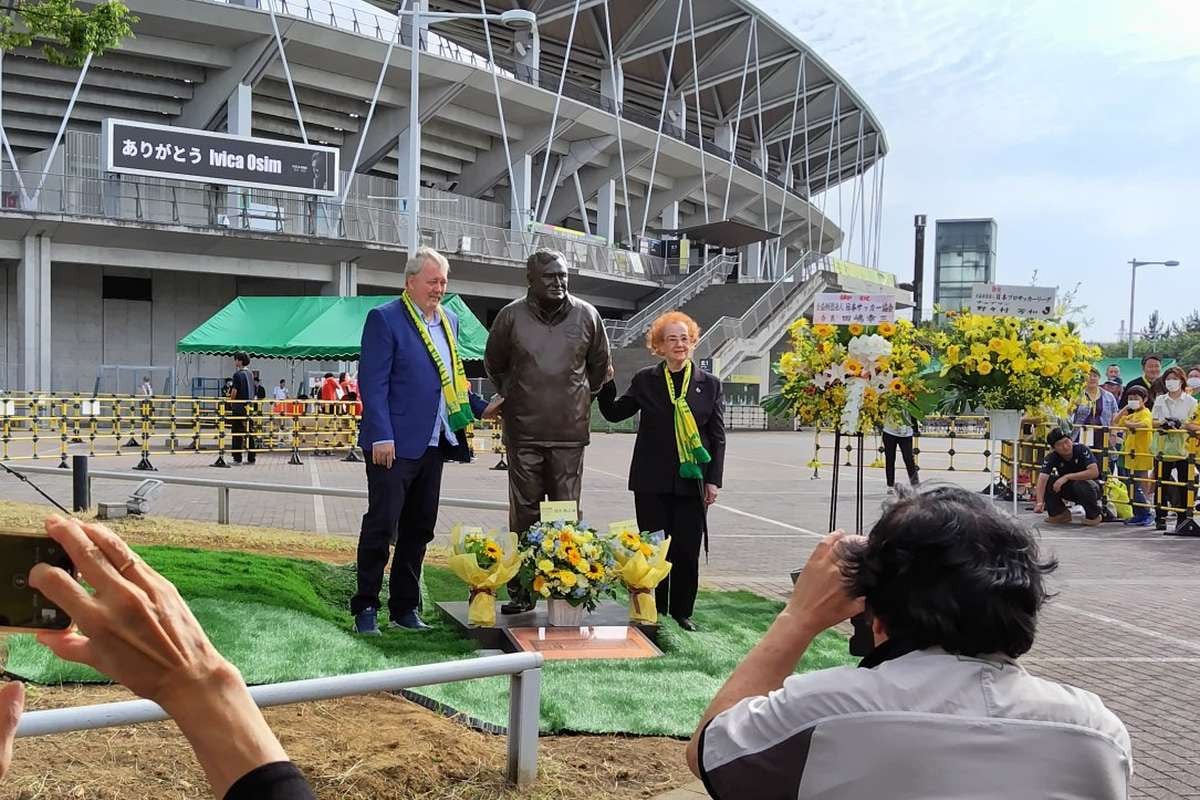 Otkrivena statua u čast Ivice Osima
