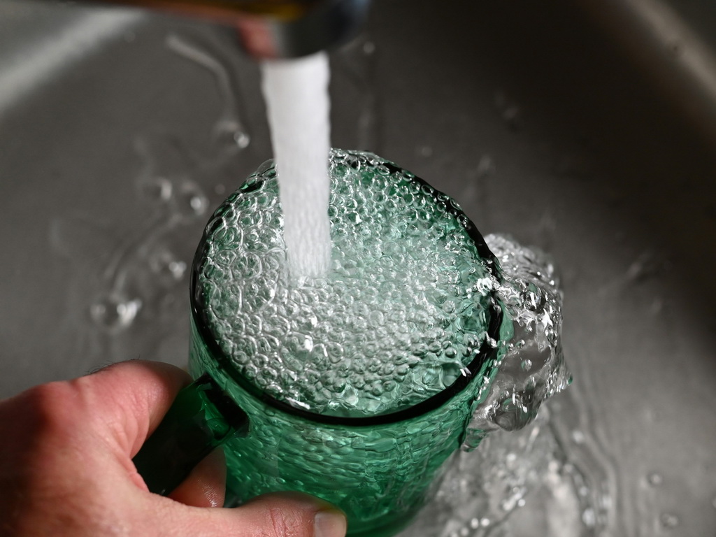 Otkrivene opasne supstance u vodi za piće širom Britanije i Kine, izazivaju rak bubrega i testista