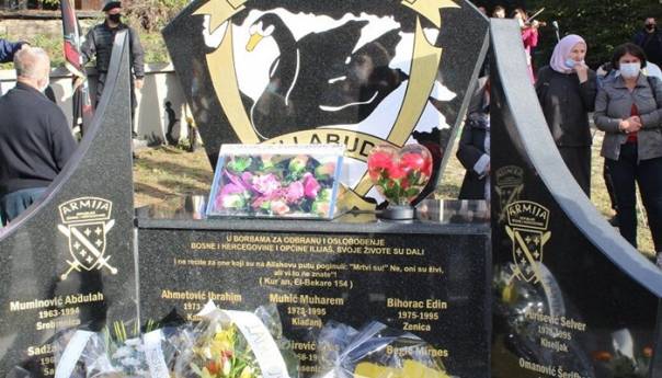 Otkriveno spomen-obilježje šehidima jedinice „Crni labudovi“ u Ljubini