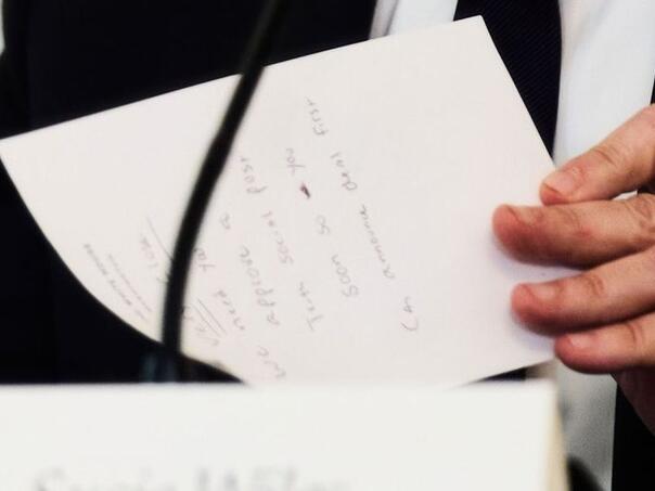 Otkriveno šta je pisalo na papiriću kojeg je Rubio dao Trumpu