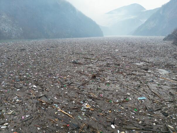 Otpad iz tri države ponovo zatrpao Drinu