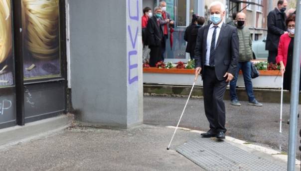 Otvoren koridor za pomoć u kretanju slijepih i slabovidnih osoba