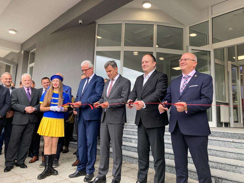 Otvoren Srednjoškolski centar u Travniku, Vlada FBiH osigurala 11,2 miliona KM