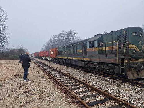 Otvoren teminal Suha luka u Tuzli: Prvi voz sa robom iz Hrvatske stigao u Tuzlu