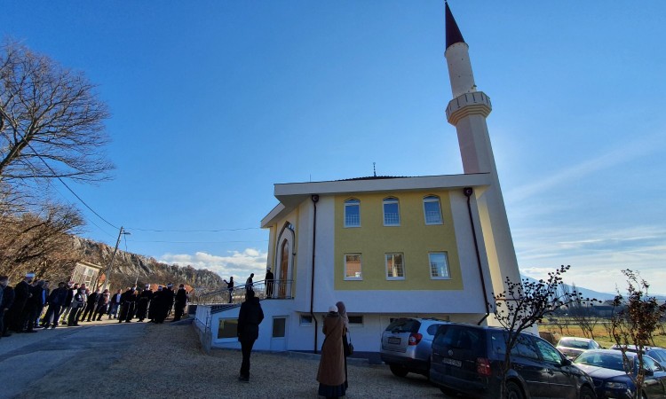 Otvorena džamija u Mandinom Selu kod Tomislavgrada