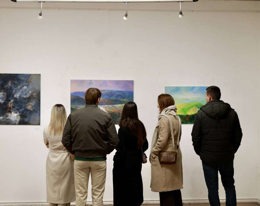 Otvorena humanitarna izložba radova Likovne kolonije "Admir Lješčanin – Duga"