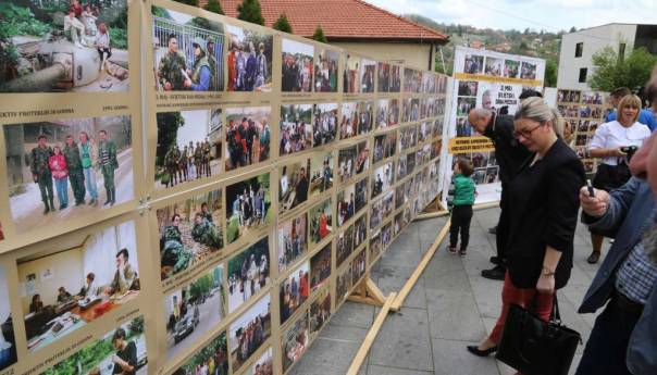 Otvorena izložba Ahmeta Bajrića Blicka posvećena medijskim radnicima