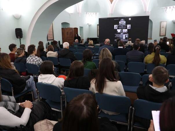 Otvorena izložba 'Prijedorska trauma je prijedorska tuga', autorice Anite Zečić