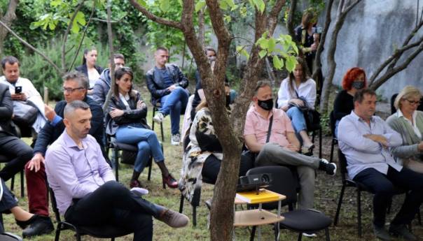 Otvorena manifestacija 'Maj u bašti Ćorovića kuće'