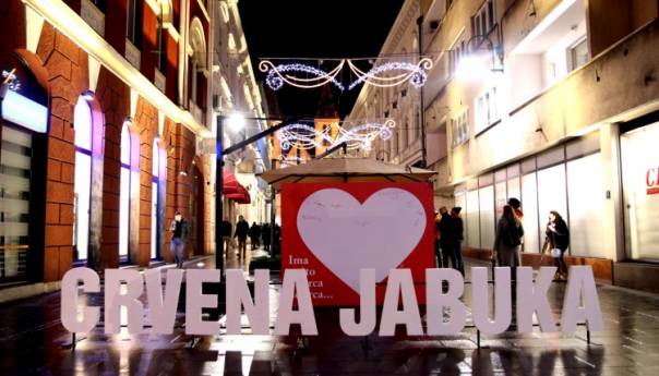 Otvorena multimedijalna izložba 'Crvena jabuka: Za sve ove godine'