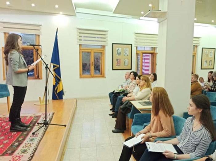 Otvorena prva samostalna izložba radova sedamnaestogodišnje umjetnice Lamije Tokić