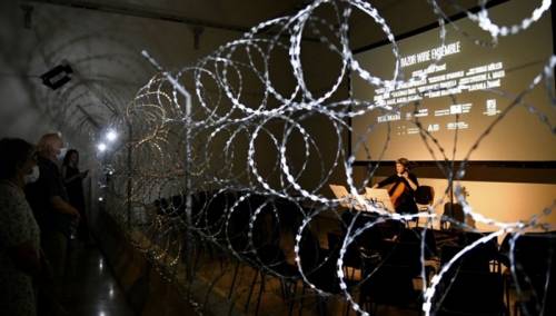 Otvorena umjetnička instalacija 'Žilet žica simfonija' Jasmile Žbanić