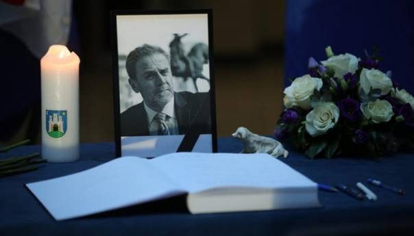 Otvorena virtualna Knjiga sjećanja gdje građani mogu upisati sjećanja na Bandića