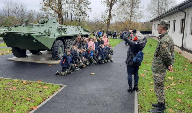 Otvorena vrata kasarne 'Adil Bešić' povodom 1. decembra - Dana Oružanih snaga BiH