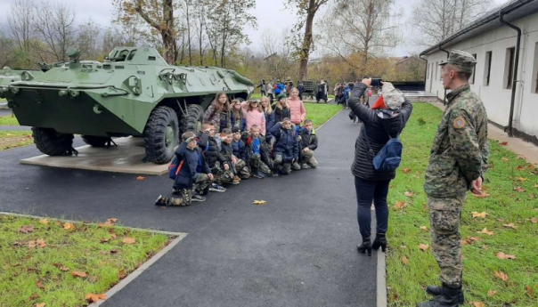 Otvorena vrata kasarne 'Adil Bešić' povodom 1. decembra - Dana Oružanih snaga BiH